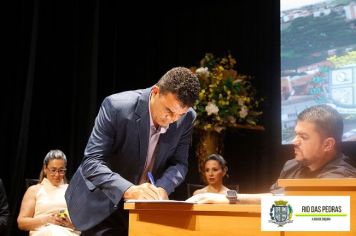 Foto - SOLENIDADE DE POSSE DO PREFEITO, VICE-PREFEITO E VEREADORES E INSTALAÇÃO DA 20ª LEGISLATURA DA CÂMARA MUNICIPAL