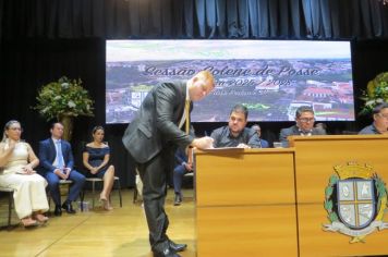Foto - SOLENIDADE DE POSSE DO PREFEITO, VICE-PREFEITO E VEREADORES E INSTALAÇÃO DA 20ª LEGISLATURA DA CÂMARA MUNICIPAL