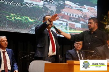 Foto - SOLENIDADE DE POSSE DO PREFEITO, VICE-PREFEITO E VEREADORES E INSTALAÇÃO DA 20ª LEGISLATURA DA CÂMARA MUNICIPAL