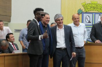Foto - SESSÃO SOLENE DE ENTREGA DE TÍTULOS DE CIDADÃO 2024 