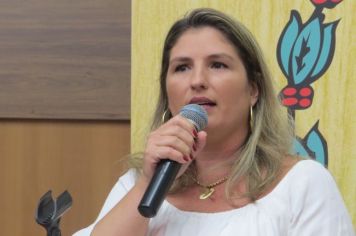 Vanessa pede informações sobre os problemas na coleta de lixo em Rio das Pedras  