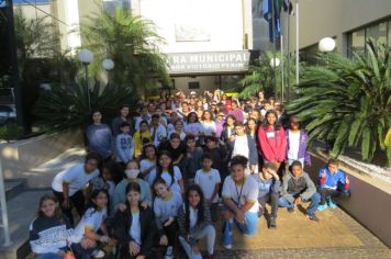 Câmara recebe estudantes e apresenta  a dinâmica do Poder Legislativo