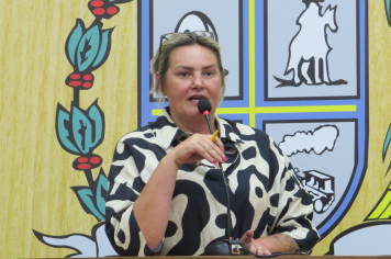 Vereadora Ana Paula participa da 1a Sessão do ano e apresenta duas indicações