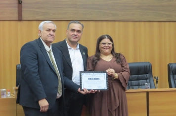 Presidente da Câmara entrega moção de congratulações à Igreja Agnus