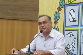 Presidente da Câmara, Emerson Ricardo Vieira (PSB), comenta  o recebimento de ambulância, bem como a reforma do telhado da sede da Câmara