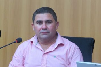 Nivaldo indicou a construção de muro para isolar sala de aula na EEI Prof. Nelson Rosamilha 