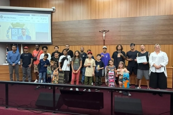 Câmara entrega moção de congratulações e aplausos