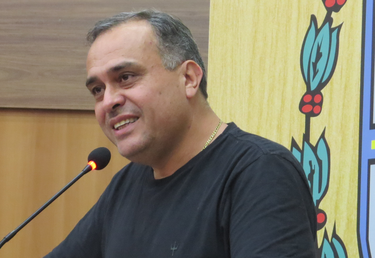 Pastor Emerson falou sobre Vale Alimentação e abastecimento de agua na Tribuna Livre
