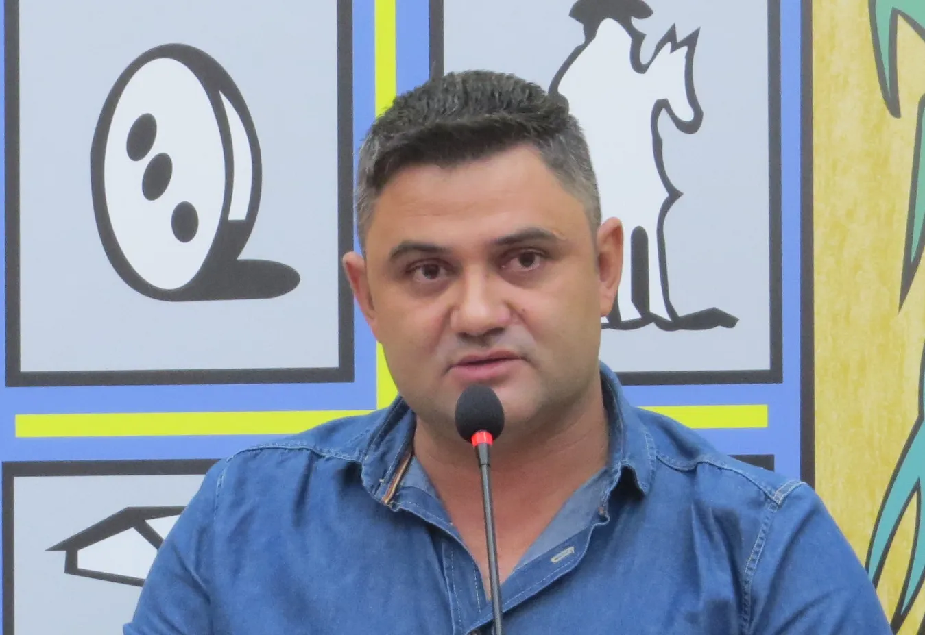Jhony do Depósito solicita melhorias no trânsito e reparos em áreas de lazer