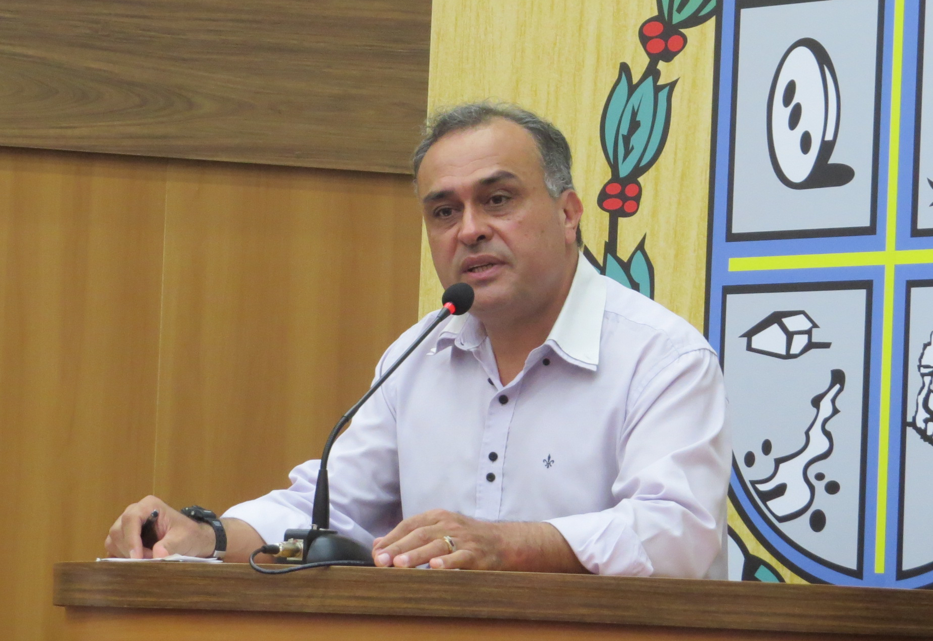 Vereador Emerson apresenta indicações para  a área de educação no município