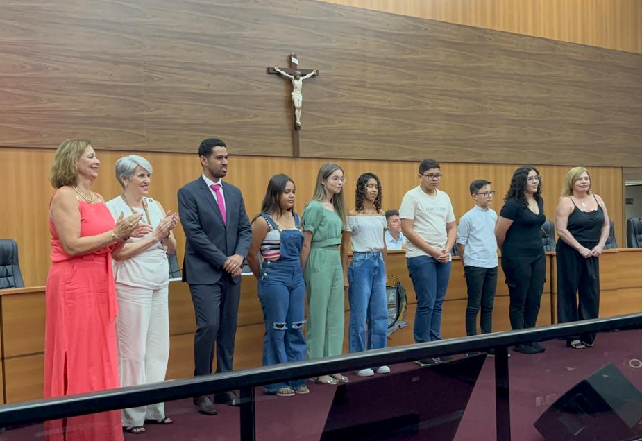 Câmara presta homenagens aos alunos medalhistas na OLITEF e OBMEP e aos funcionários da extinta agência do Santander