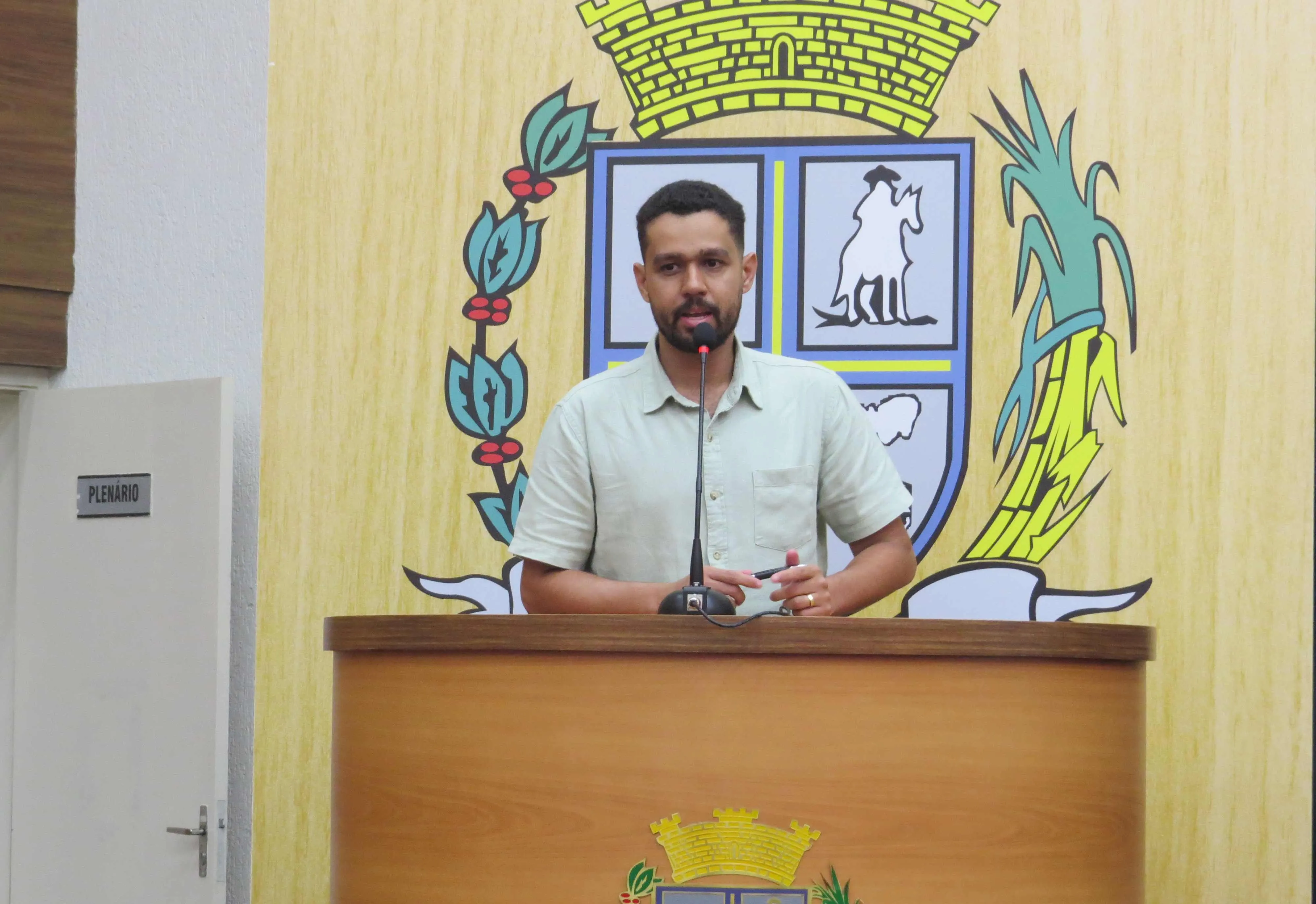 Sóstenes participa da 5a Sessão da Câmara e solicita melhorias urbanas