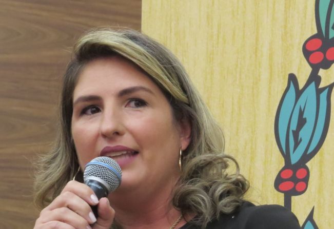 VEREADORA VANESSA PARTICIPA DA 35A SESSÃO DA CÂMARA DESTE ANO E APRESENTA QUATRO INDICAÇÕES