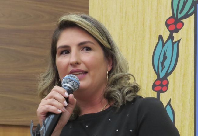 Acompanhe a participação da vereadora Vanessa Botam na 10ª sessão da Câmara Municipal