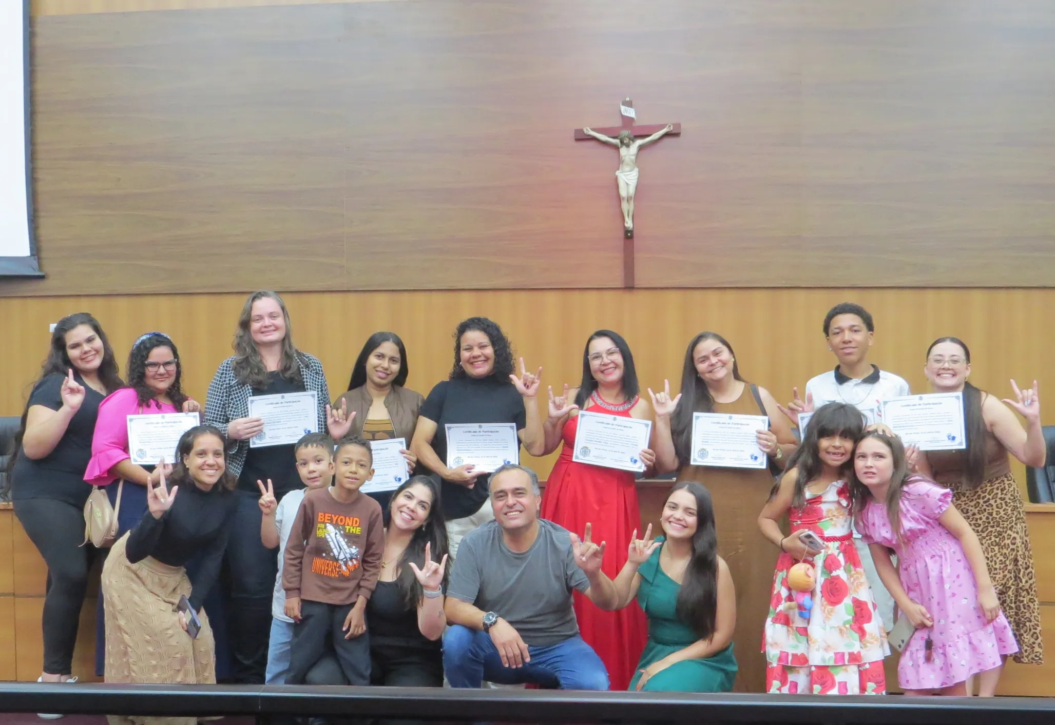 5º Grupo de Estudos de Libras da Câmara Municipal de Rio das Pedras entrega certificados de participação 