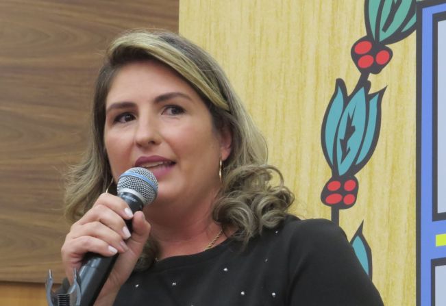 Vereadora Vanessa participou da 7a Sessão ordinária da Câmara e apresentou duas moções de pesar