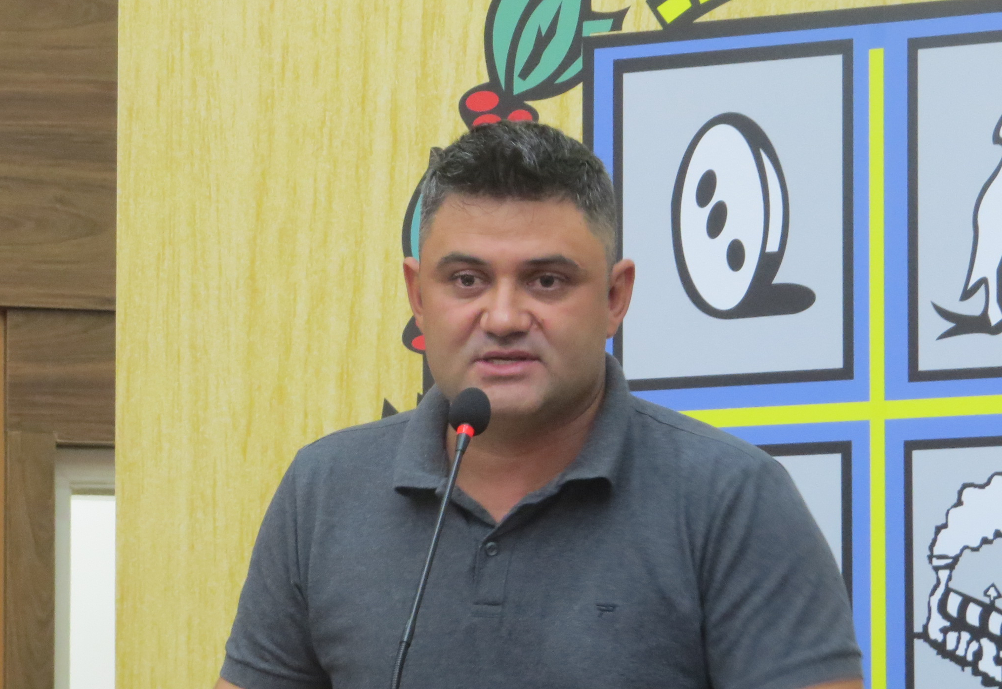 Jhony do Depósito pede lombadas e melhorias no asfalto na 11a Sessão deste ano