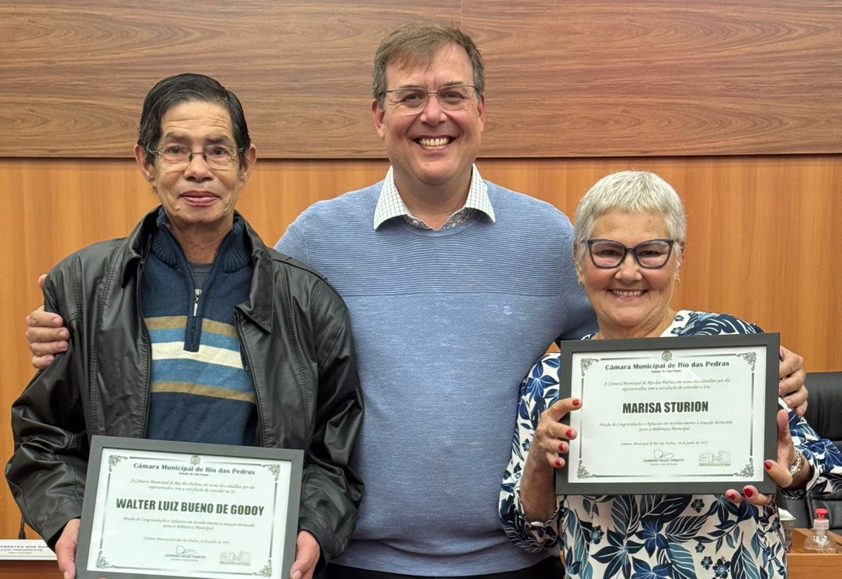 Servidores públicos municipais atuantes na Biblioteca Municipal recebem moção de congratulações na Câmara Municipal