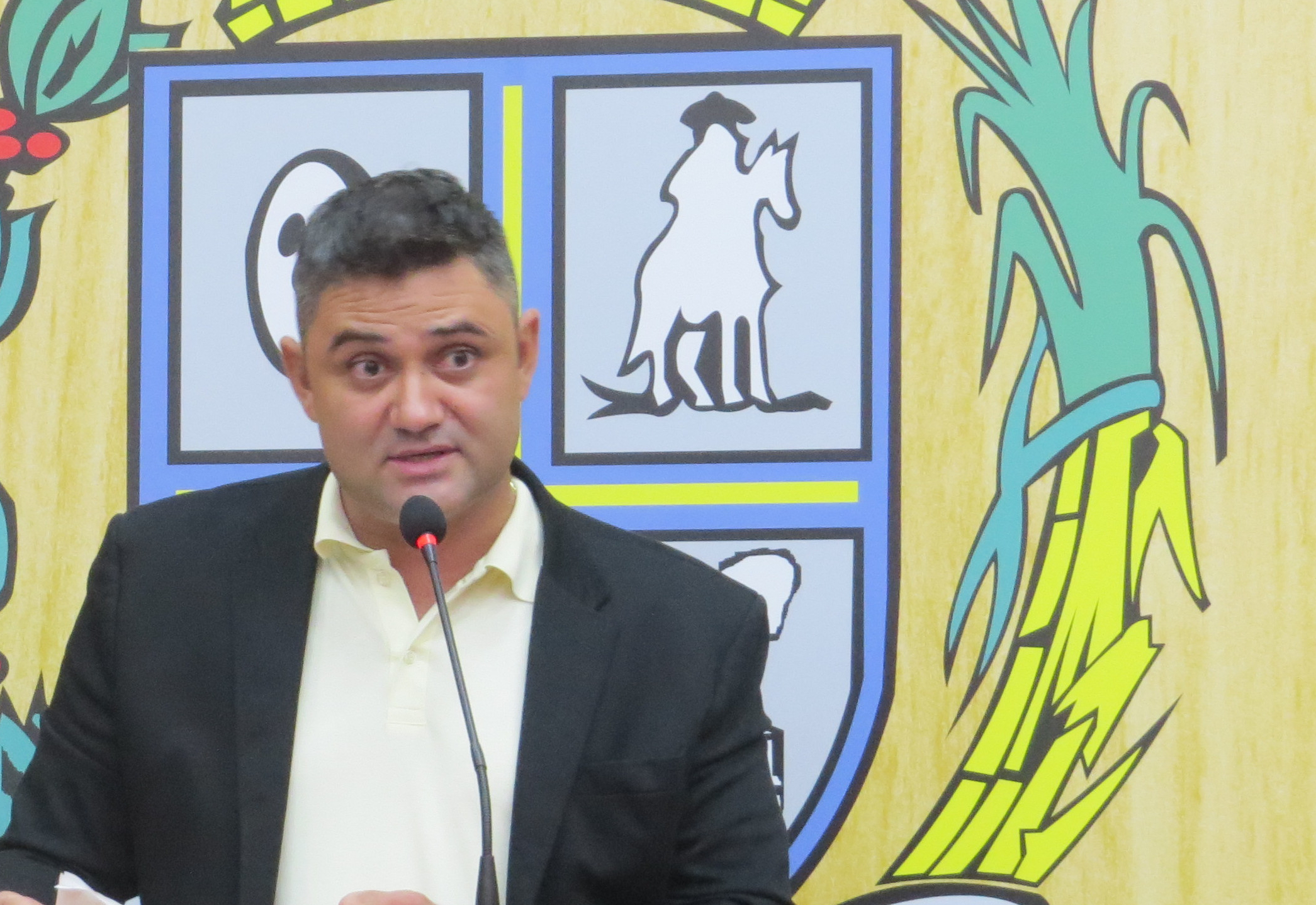 Jhony do Depósito solicita manutenção dos banheiros do Estádio Municipal Massud Coury