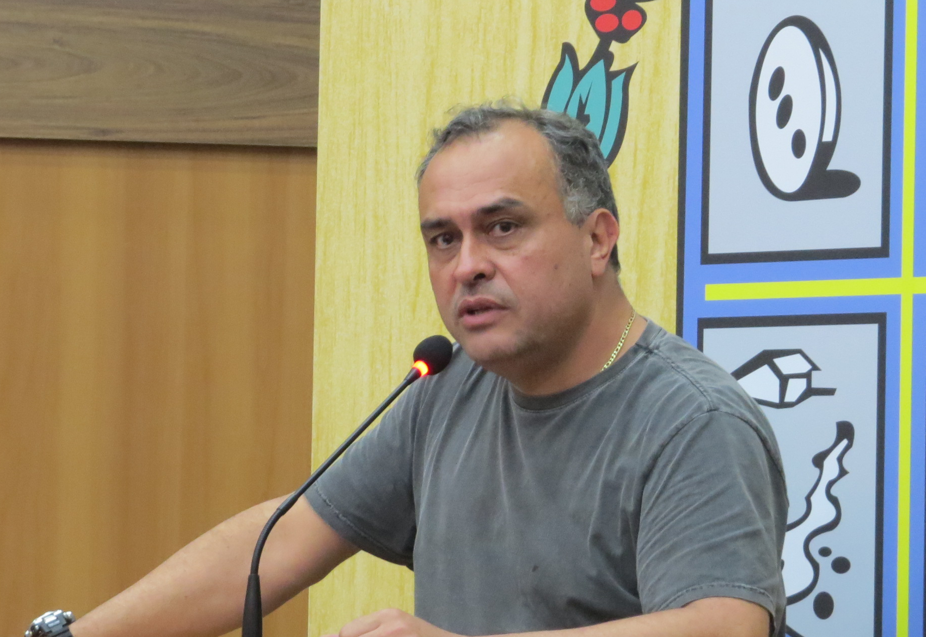 Pastor Emerson e Sóstenes solicitaram reforma do Ginásio Municipal e implantação de ciclovia com faixa de pedestres 