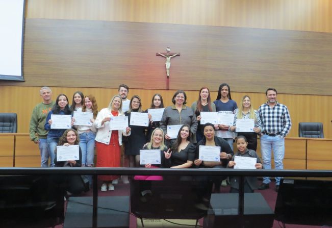 Câmara Municipal realiza evento de encerramento  da 3a edição do grupo de estudos de LIBRAS  