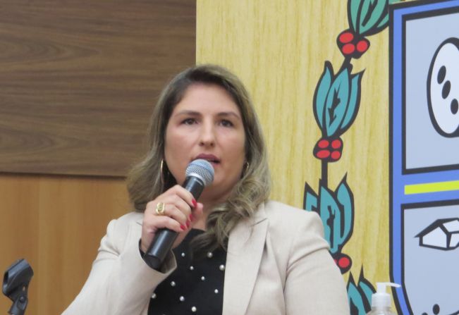 VANESSA APRESENTOU INDICAÇÕES E AGRADECEU RECEBIMENTO DE CARRO PARA CONSELHO MUNICIPAL DO IDOSO