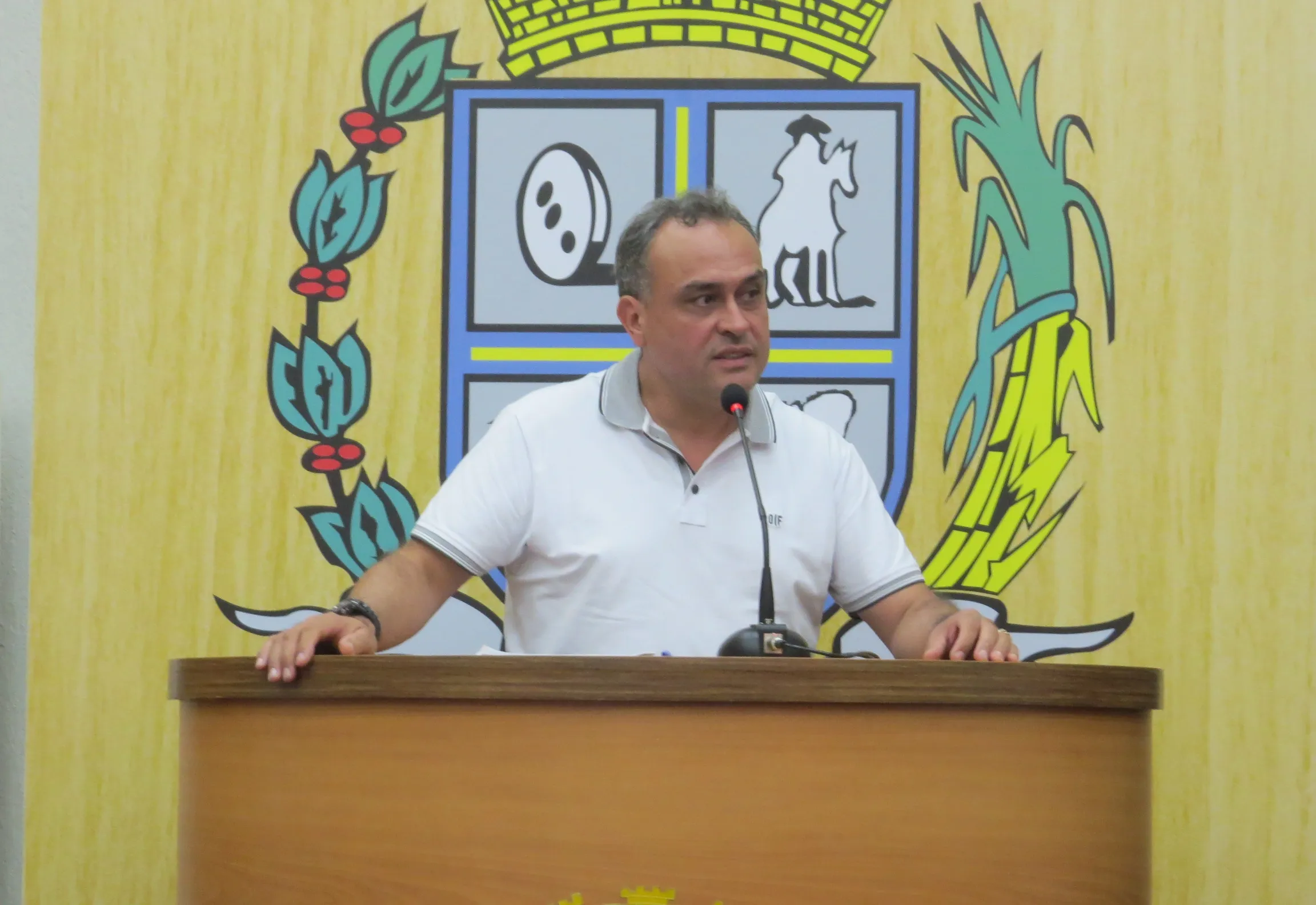 Pastor Emerson respondeu a questionamentos sobre telhado da Câmara na Tribuna da 8ª sessão