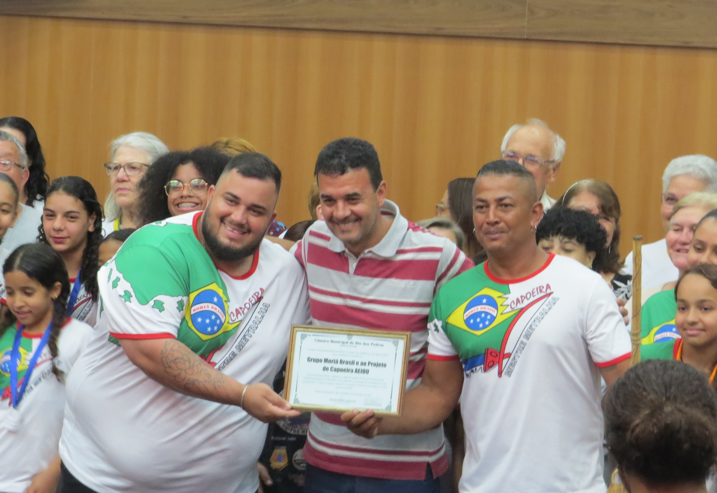 Rosildo entregou Moção de Congratulações ao Grupo Moriá Brasil e ao Projeto de Capoeira AEIOU