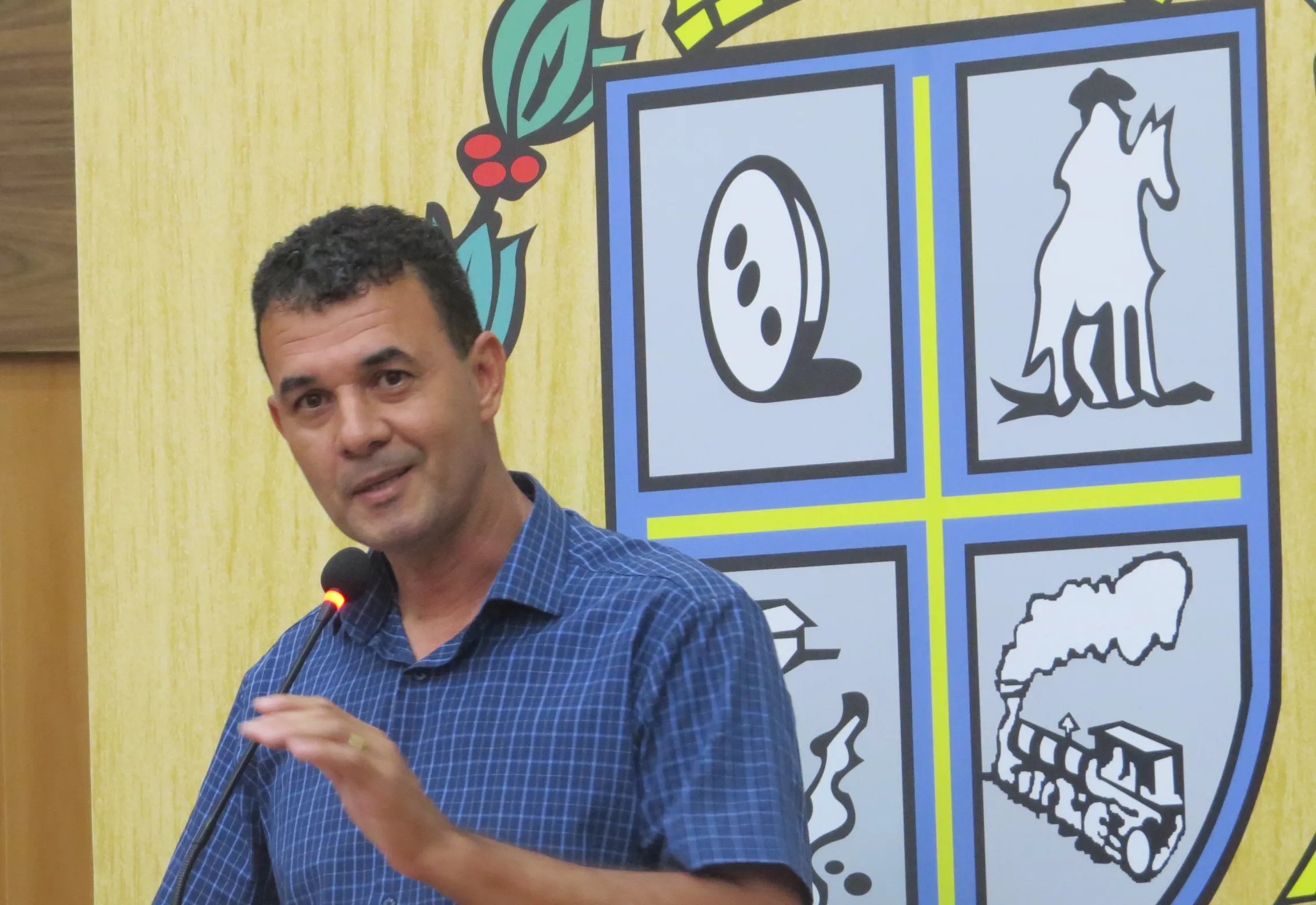 Rosildo pede dedetização e limpeza na Rua Eliza Bento Rocato no bairro São Pedro