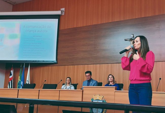 VANESSA BOTAM PROMOVEU PALESTRAS SOBRE COMUNICAÇÃO E DIREITOS DOS AUTISTAS