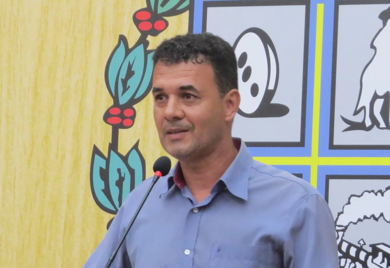 Rosildo solicita substituição da luminária no bairro Dr. Raul Coury que está deficiente há dois anos