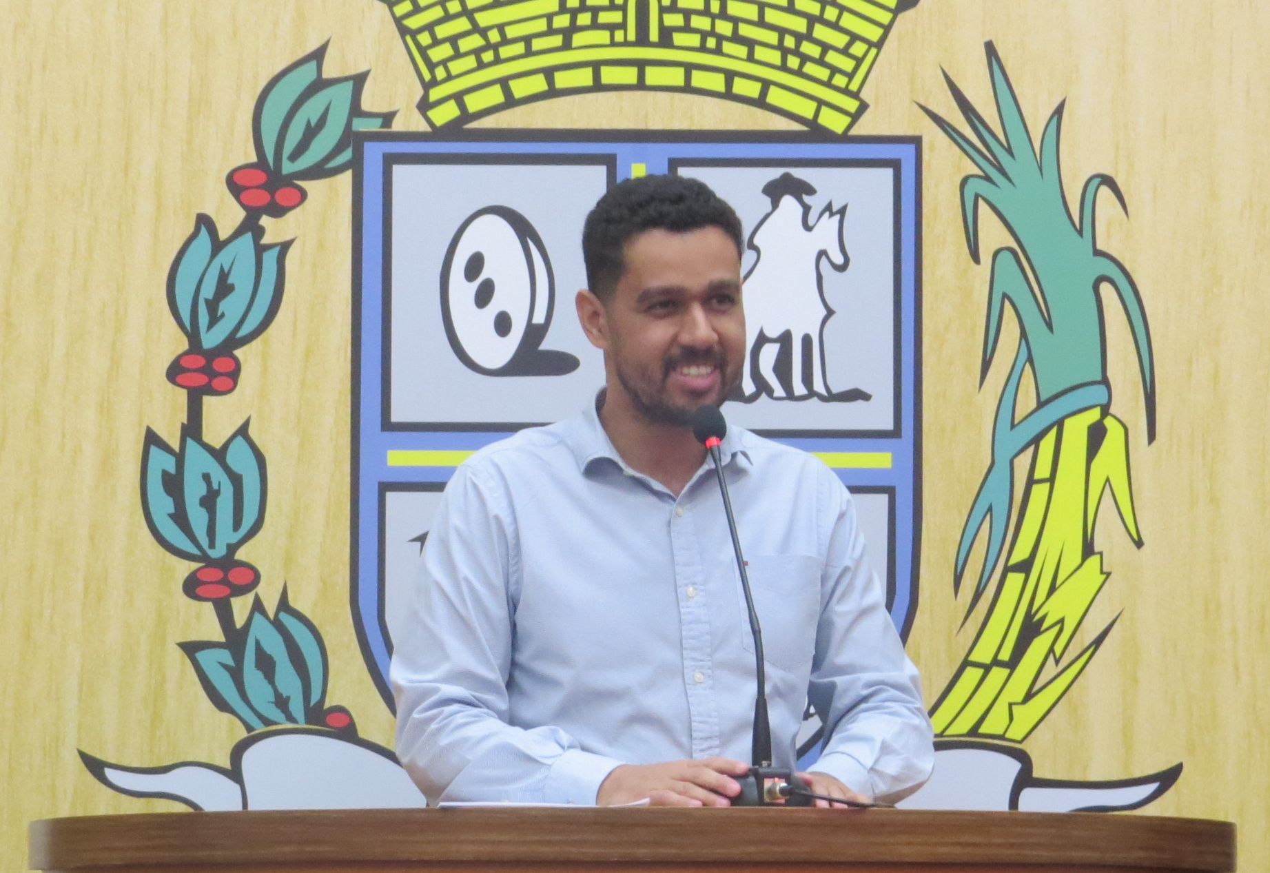 Sóstenes presta homenagem e ressalta o trabalho da equipe  de Saúde do município